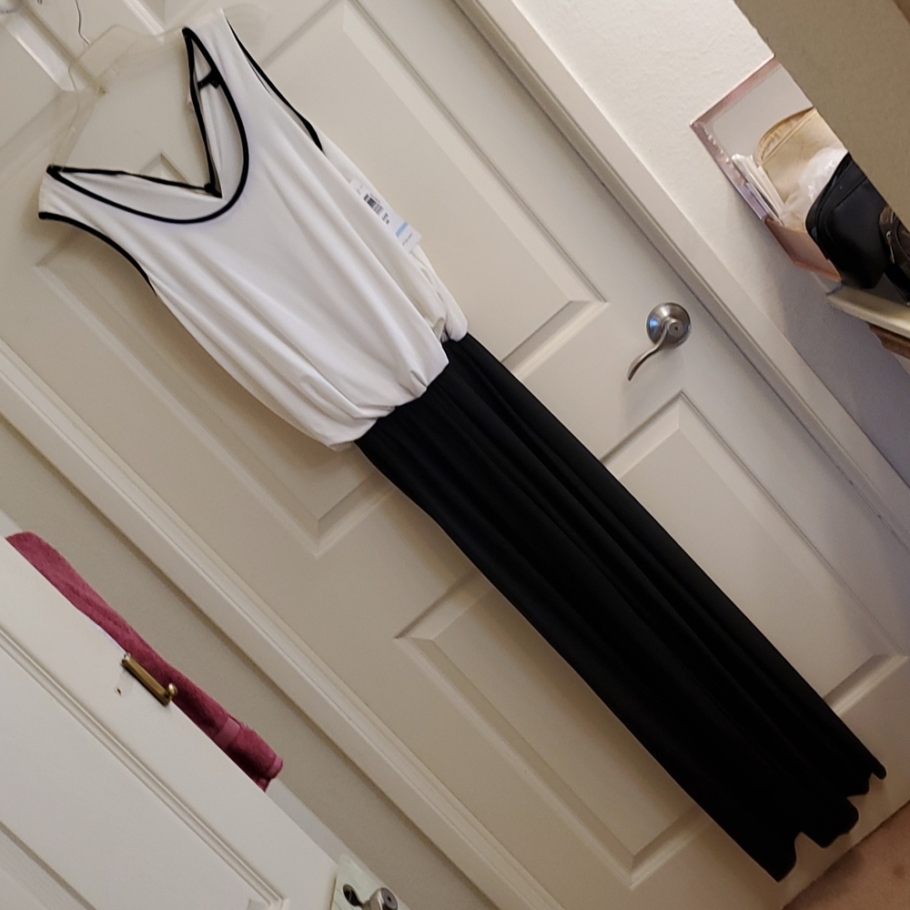 Brand new whitw Nad black tunic 1 piece it got elastic around the waist